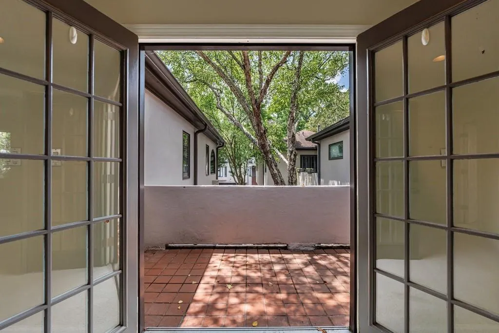3491 Roswell Road Ne Unit E, Atlanta, Georgia 30305, 2 Bedrooms Bedrooms, ,2 BathroomsBathrooms,Residential,For Sale,3491 Roswell Road Ne Unit E,7625302