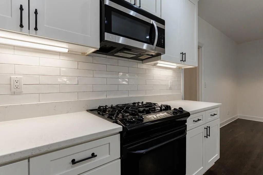 3491 Roswell Road Ne Unit E, Atlanta, Georgia 30305, 2 Bedrooms Bedrooms, ,2 BathroomsBathrooms,Residential,For Sale,3491 Roswell Road Ne Unit E,7625302