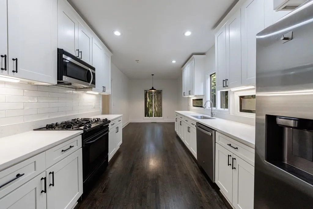 3491 Roswell Road Ne Unit E, Atlanta, Georgia 30305, 2 Bedrooms Bedrooms, ,2 BathroomsBathrooms,Residential,For Sale,3491 Roswell Road Ne Unit E,7625302