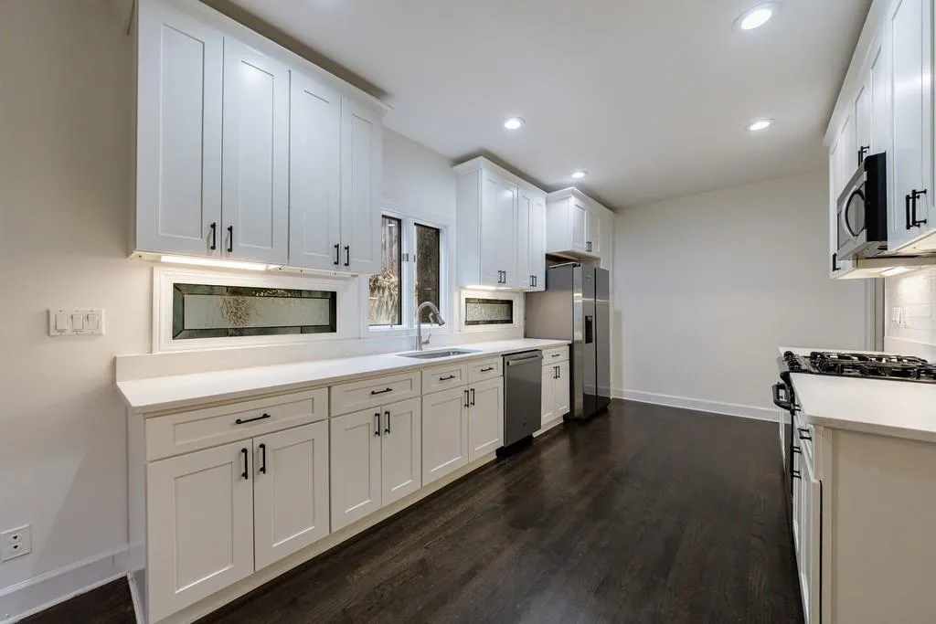 3491 Roswell Road Ne Unit E, Atlanta, Georgia 30305, 2 Bedrooms Bedrooms, ,2 BathroomsBathrooms,Residential,For Sale,3491 Roswell Road Ne Unit E,7625302