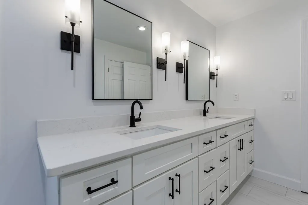 3491 Roswell Road Ne Unit E, Atlanta, Georgia 30305, 2 Bedrooms Bedrooms, ,2 BathroomsBathrooms,Residential,For Sale,3491 Roswell Road Ne Unit E,7625302