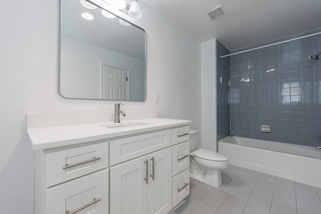 3491 Roswell Road Ne Unit E, Atlanta, Georgia 30305, 2 Bedrooms Bedrooms, ,2 BathroomsBathrooms,Residential,For Sale,3491 Roswell Road Ne Unit E,7625302