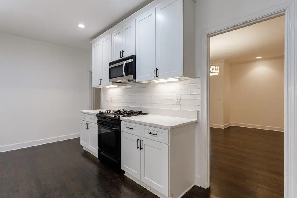 3491 Roswell Road Ne Unit E, Atlanta, Georgia 30305, 2 Bedrooms Bedrooms, ,2 BathroomsBathrooms,Residential,For Sale,3491 Roswell Road Ne Unit E,7625302