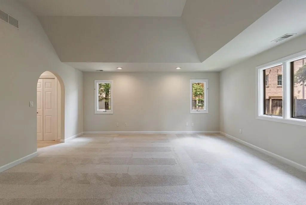 3491 Roswell Road Ne Unit E, Atlanta, Georgia 30305, 2 Bedrooms Bedrooms, ,2 BathroomsBathrooms,Residential,For Sale,3491 Roswell Road Ne Unit E,7625302