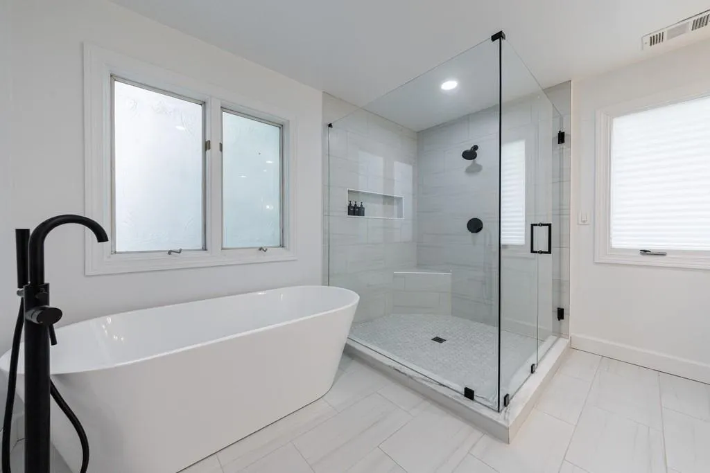 3491 Roswell Road Ne Unit E, Atlanta, Georgia 30305, 2 Bedrooms Bedrooms, ,2 BathroomsBathrooms,Residential,For Sale,3491 Roswell Road Ne Unit E,7625302