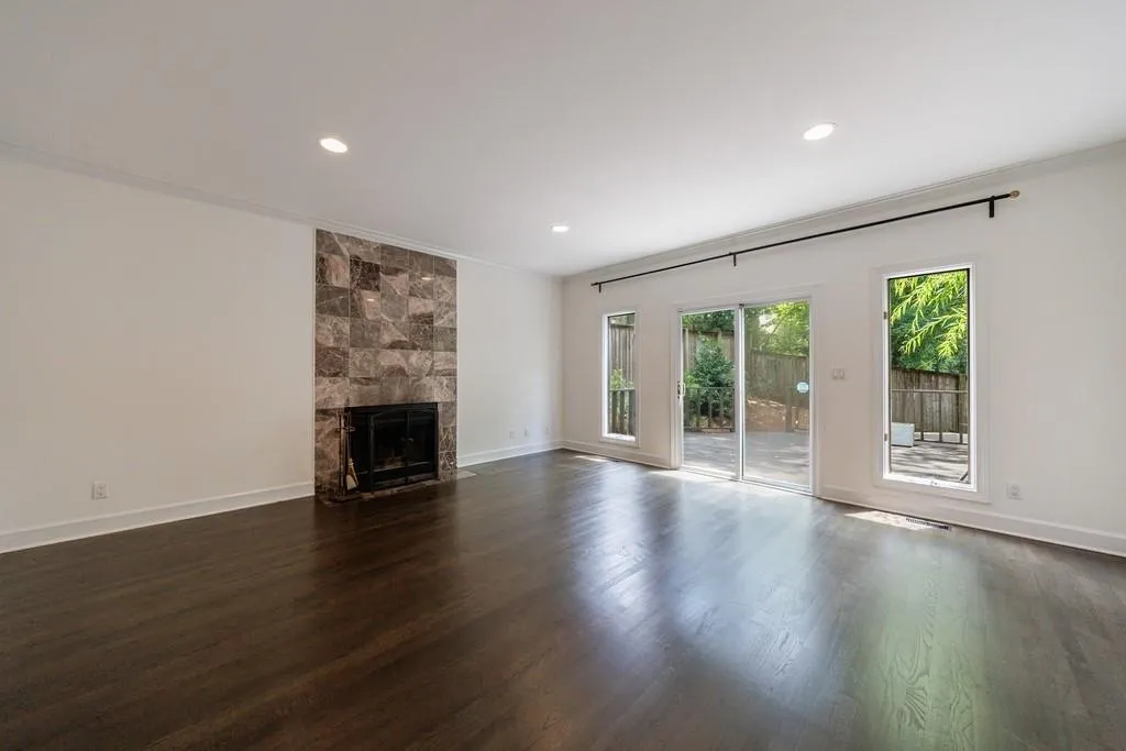 3491 Roswell Road Ne Unit E, Atlanta, Georgia 30305, 2 Bedrooms Bedrooms, ,2 BathroomsBathrooms,Residential,For Sale,3491 Roswell Road Ne Unit E,7625302