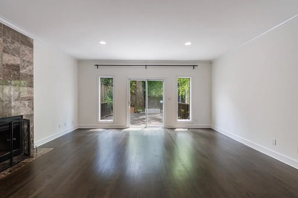 3491 Roswell Road Ne Unit E, Atlanta, Georgia 30305, 2 Bedrooms Bedrooms, ,2 BathroomsBathrooms,Residential,For Sale,3491 Roswell Road Ne Unit E,7625302