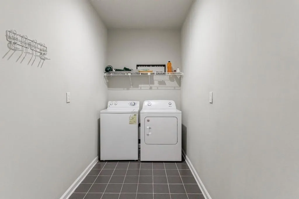 3491 Roswell Road Ne Unit E, Atlanta, Georgia 30305, 2 Bedrooms Bedrooms, ,2 BathroomsBathrooms,Residential,For Sale,3491 Roswell Road Ne Unit E,7625302