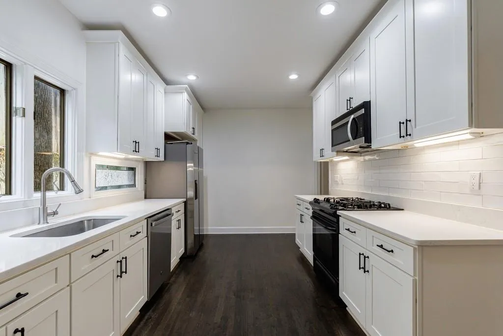 3491 Roswell Road Ne Unit E, Atlanta, Georgia 30305, 2 Bedrooms Bedrooms, ,2 BathroomsBathrooms,Residential,For Sale,3491 Roswell Road Ne Unit E,7625302