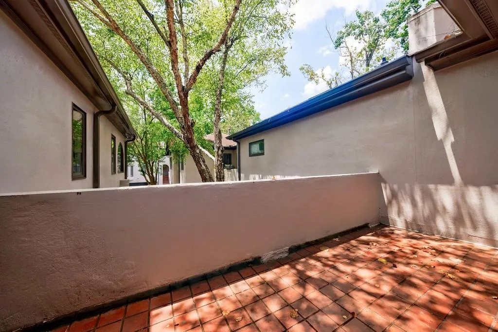 3491 Roswell Road Ne Unit E, Atlanta, Georgia 30305, 2 Bedrooms Bedrooms, ,2 BathroomsBathrooms,Residential,For Sale,3491 Roswell Road Ne Unit E,7625302