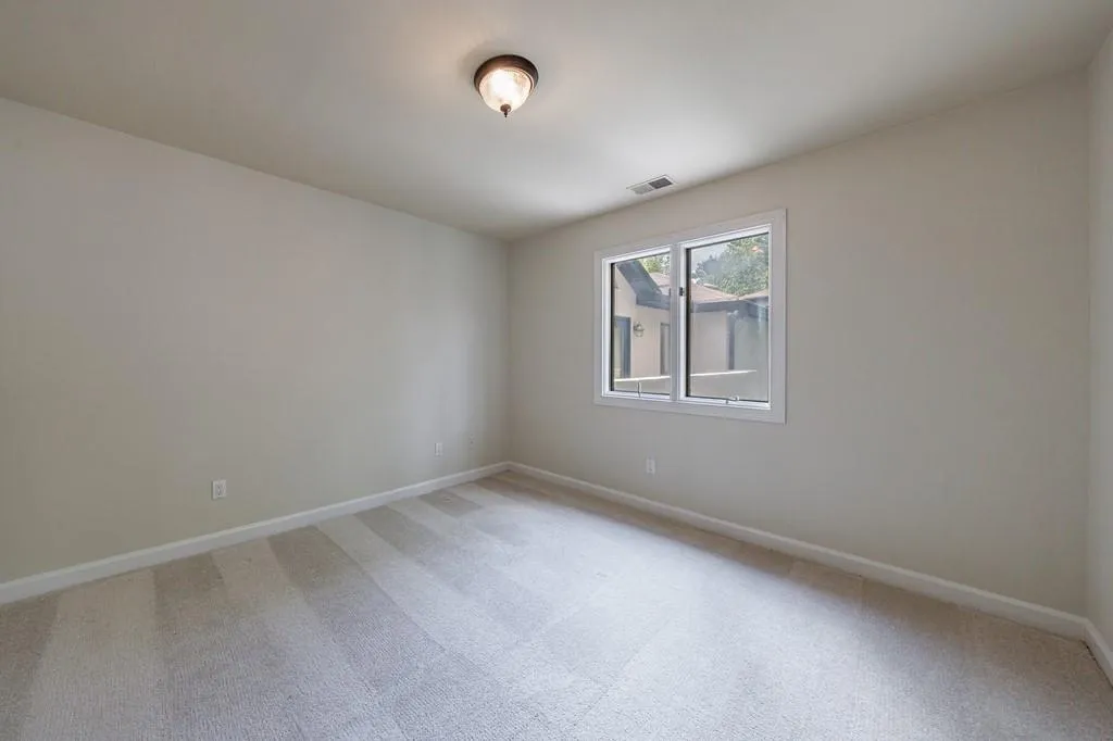 3491 Roswell Road Ne Unit E, Atlanta, Georgia 30305, 2 Bedrooms Bedrooms, ,2 BathroomsBathrooms,Residential,For Sale,3491 Roswell Road Ne Unit E,7625302