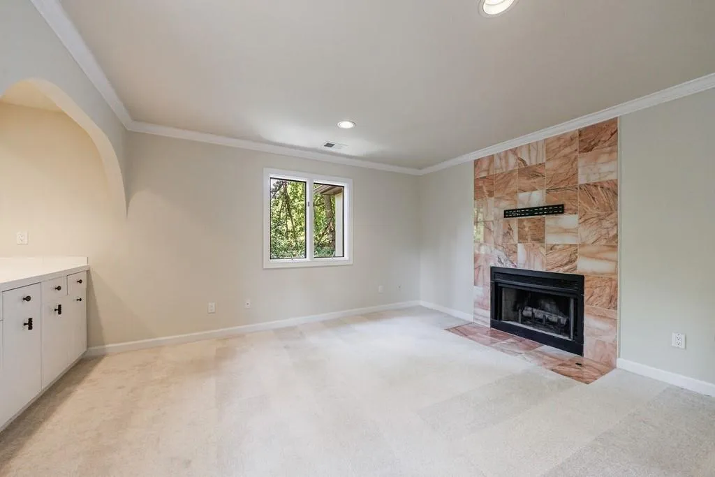3491 Roswell Road Ne Unit E, Atlanta, Georgia 30305, 2 Bedrooms Bedrooms, ,2 BathroomsBathrooms,Residential,For Sale,3491 Roswell Road Ne Unit E,7625302