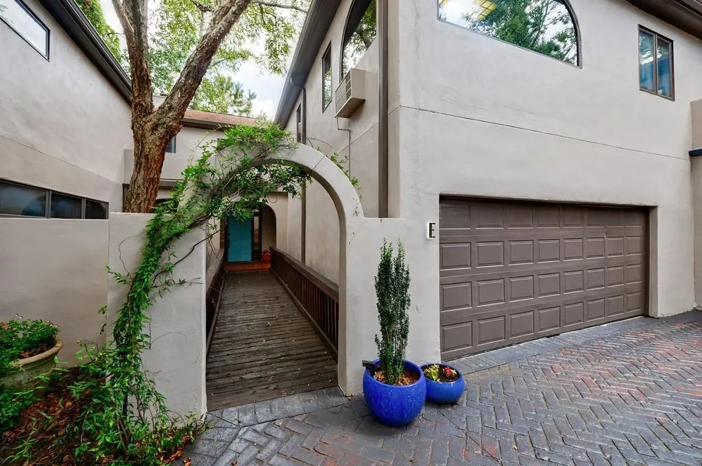 3491 Roswell Road Ne Unit E, Atlanta, Georgia 30305, 2 Bedrooms Bedrooms, ,2 BathroomsBathrooms,Residential,For Sale,3491 Roswell Road Ne Unit E,7625302