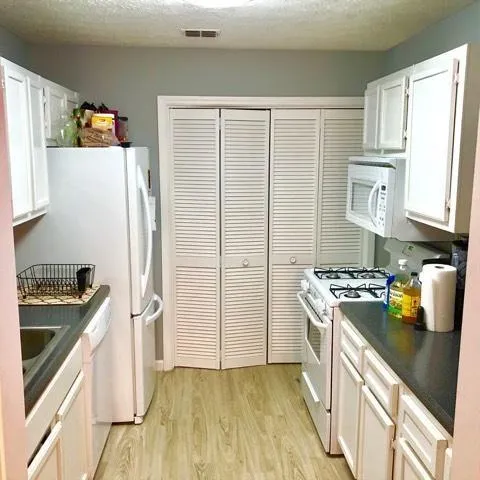 402 Gettysburg Place Unit 402, Sandy Springs, Georgia 30350, 2 Bedrooms Bedrooms, ,2 BathroomsBathrooms,Residential,Sold,402 Gettysburg Place Unit 402,6000342