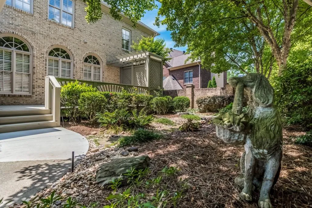 500 Glengate Cove, Sandy Springs, Georgia 30328, 5 Bedrooms Bedrooms, ,4 BathroomsBathrooms,Residential,Sold,500 Glengate Cove,5860316