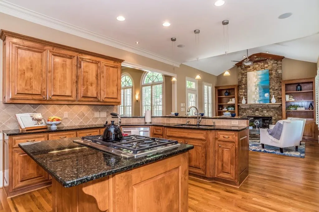 500 Glengate Cove, Sandy Springs, Georgia 30328, 5 Bedrooms Bedrooms, ,4 BathroomsBathrooms,Residential,Sold,500 Glengate Cove,5860316