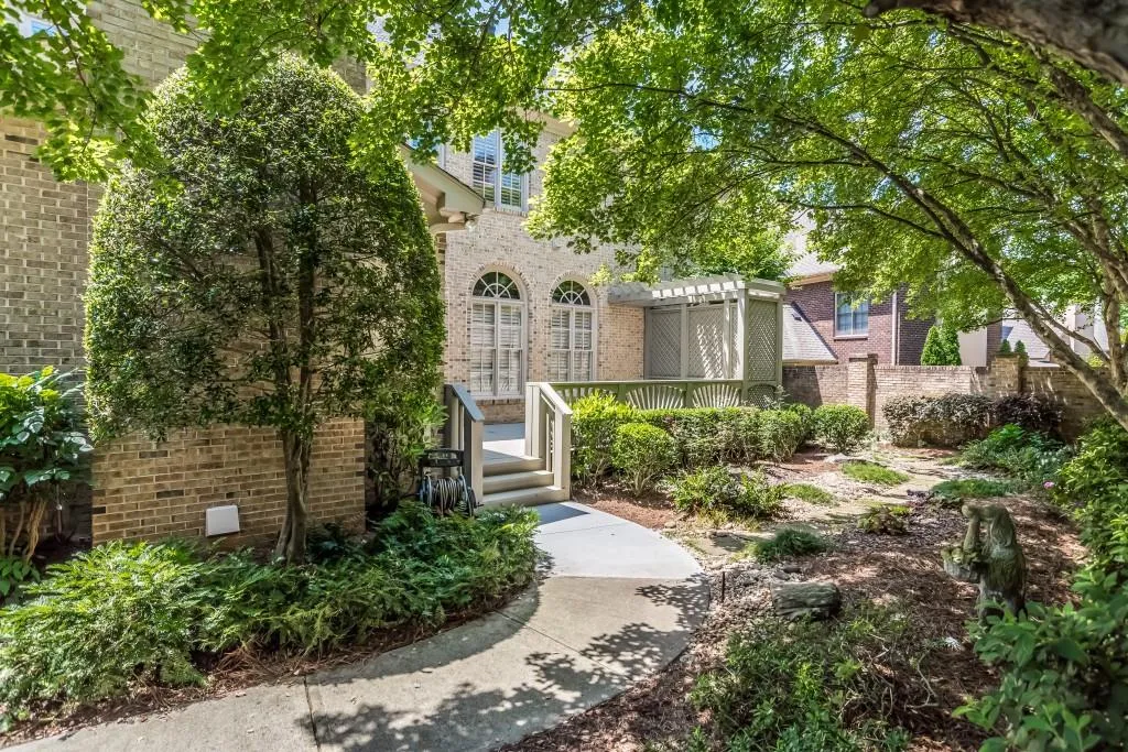 500 Glengate Cove, Sandy Springs, Georgia 30328, 5 Bedrooms Bedrooms, ,4 BathroomsBathrooms,Residential,Sold,500 Glengate Cove,5860316