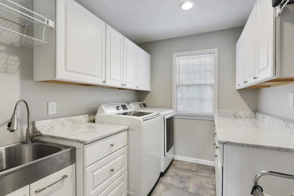 1045 Lancaster Walk, Atlanta, Georgia 30328, 4 Bedrooms Bedrooms, ,4 BathroomsBathrooms,Residential,Sold,1045 Lancaster Walk,6694181