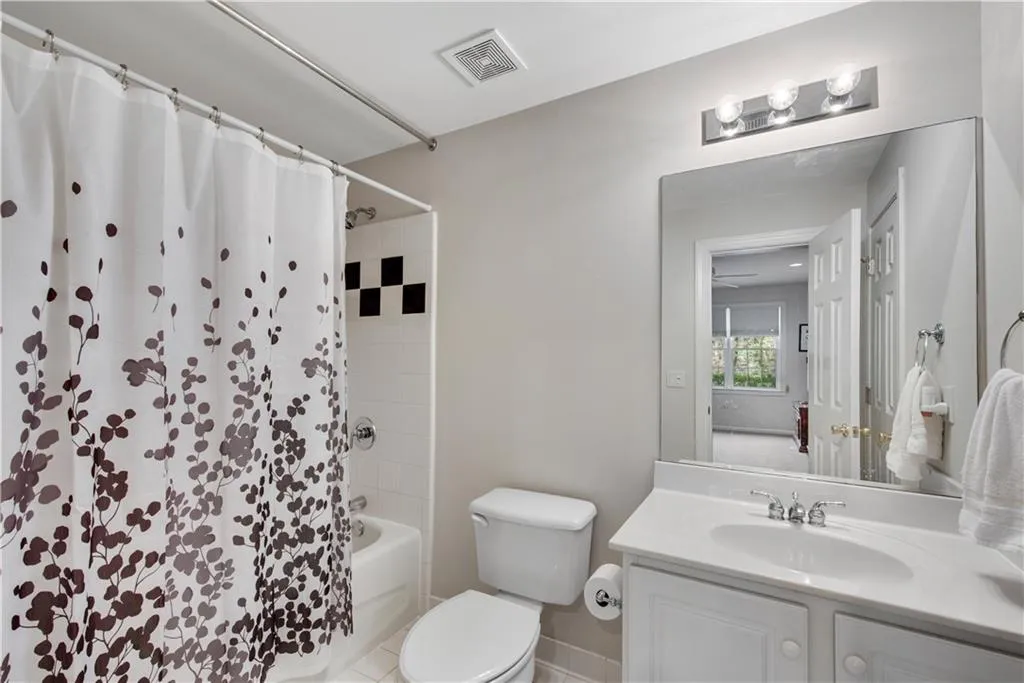 992 Wescott Lane, Atlanta, Georgia 30319, 4 Bedrooms Bedrooms, ,3 BathroomsBathrooms,Residential,For Sale,992 Wescott Lane,7743201
