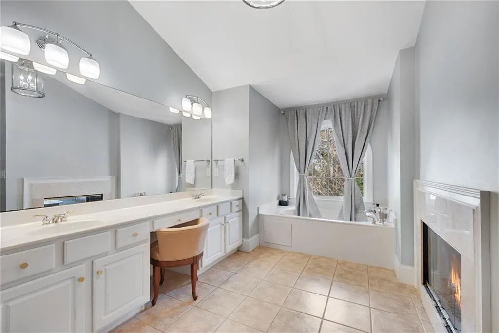 992 Wescott Lane, Atlanta, Georgia 30319, 4 Bedrooms Bedrooms, ,3 BathroomsBathrooms,Residential,For Sale,992 Wescott Lane,7743201