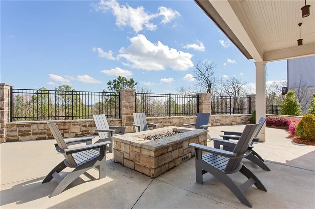 2527 Figaro Drive Unit 214, Atlanta, Georgia 30339, 3 Bedrooms Bedrooms, 0 ,3 BathroomsBathrooms,Residential,For Sale,2527 Figaro Drive Unit 214,7729784