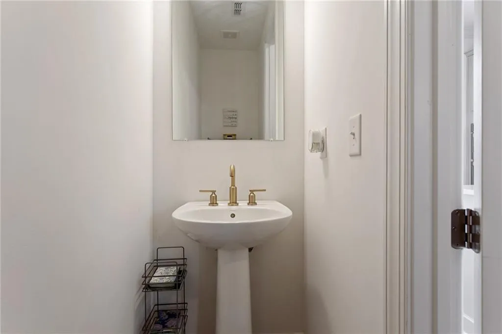 2527 Figaro Drive Unit 214, Atlanta, Georgia 30339, 3 Bedrooms Bedrooms, 0 ,3 BathroomsBathrooms,Residential,For Sale,2527 Figaro Drive Unit 214,7729784