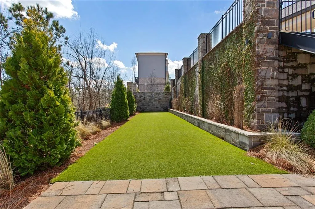 2527 Figaro Drive Unit 214, Atlanta, Georgia 30339, 3 Bedrooms Bedrooms, 0 ,3 BathroomsBathrooms,Residential,For Sale,2527 Figaro Drive Unit 214,7729784