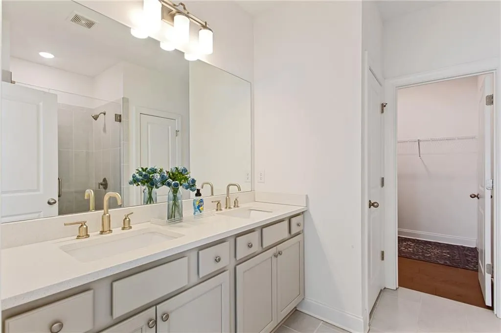 2527 Figaro Drive Unit 214, Atlanta, Georgia 30339, 3 Bedrooms Bedrooms, 0 ,3 BathroomsBathrooms,Residential,For Sale,2527 Figaro Drive Unit 214,7729784
