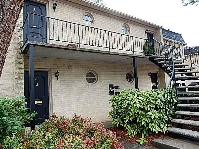 5400 Roswell Road Unit F-6, Atlanta, Georgia 30342, 1 Bedroom Bedrooms, ,1 BathroomBathrooms,Residential,Sold,5400 Roswell Road Unit F-6,5821514