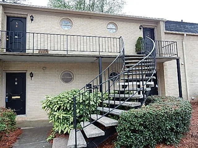 5400 Roswell Road Unit F-6, Atlanta, Georgia 30342, 1 Bedroom Bedrooms, ,1 BathroomBathrooms,Residential,Sold,5400 Roswell Road Unit F-6,5821514