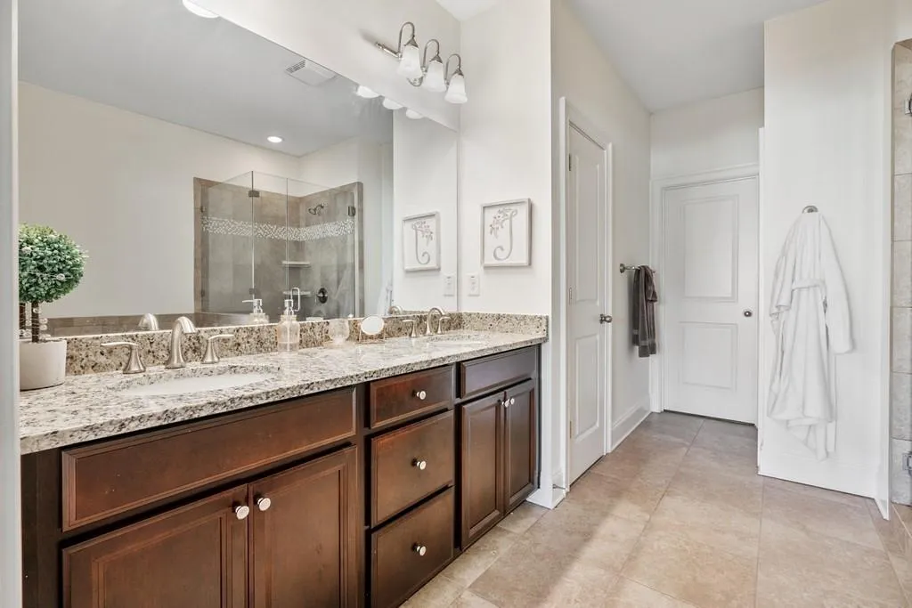 117 Alderwood Hill Ne, Sandy Springs, Georgia 30328, 3 Bedrooms Bedrooms, ,3 BathroomsBathrooms,Residential,Sold,117 Alderwood Hill Ne,6852393