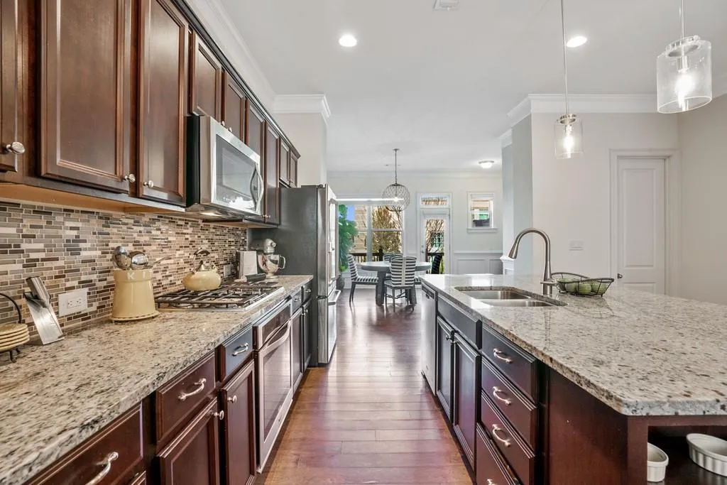 117 Alderwood Hill Ne, Sandy Springs, Georgia 30328, 3 Bedrooms Bedrooms, ,3 BathroomsBathrooms,Residential,Sold,117 Alderwood Hill Ne,6852393
