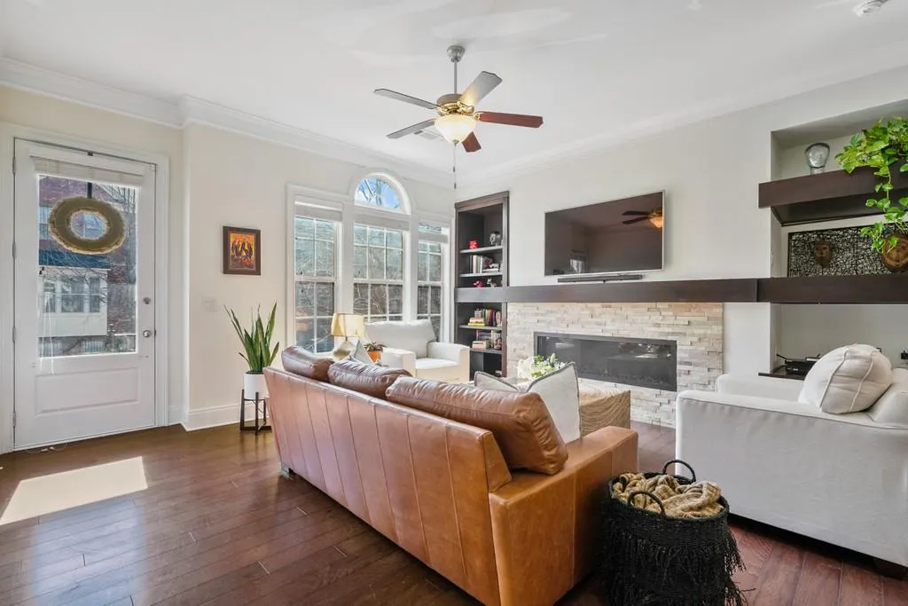 117 Alderwood Hill Ne, Sandy Springs, Georgia 30328, 3 Bedrooms Bedrooms, ,3 BathroomsBathrooms,Residential,Sold,117 Alderwood Hill Ne,6852393
