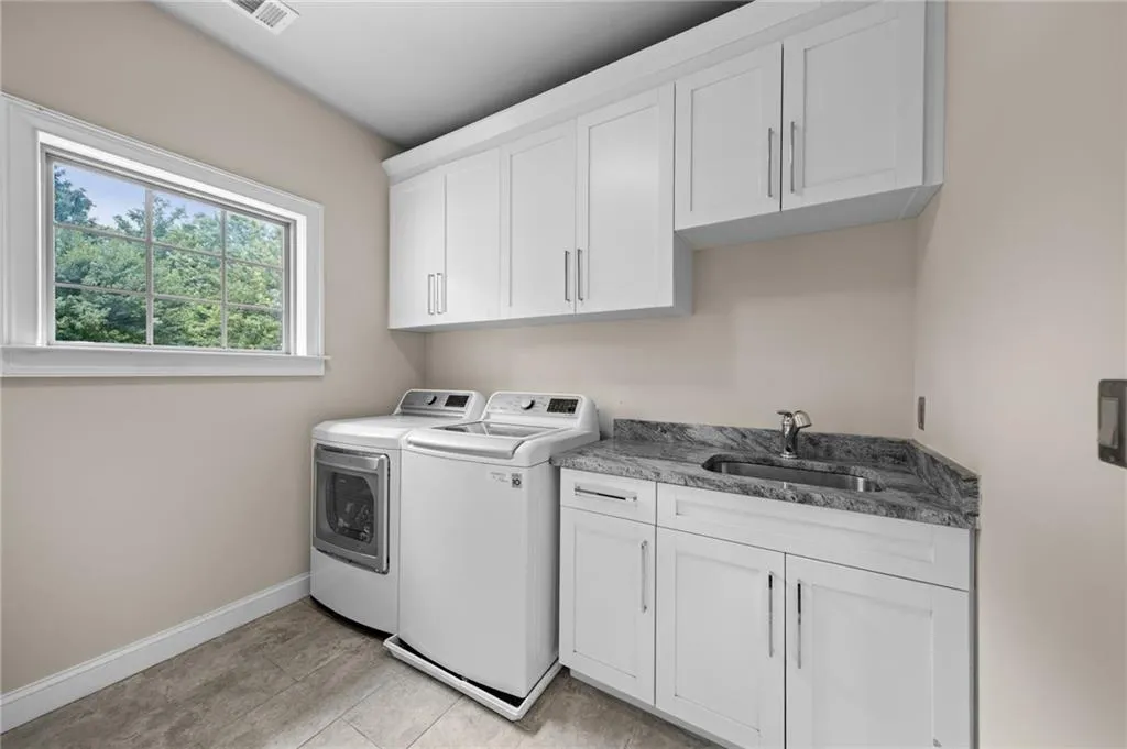 2601 Stoland Drive Ne, Brookhaven, Georgia 30319, 5 Bedrooms Bedrooms, ,4 BathroomsBathrooms,Residential,For Sale,2601 Stoland Drive Ne,7617238