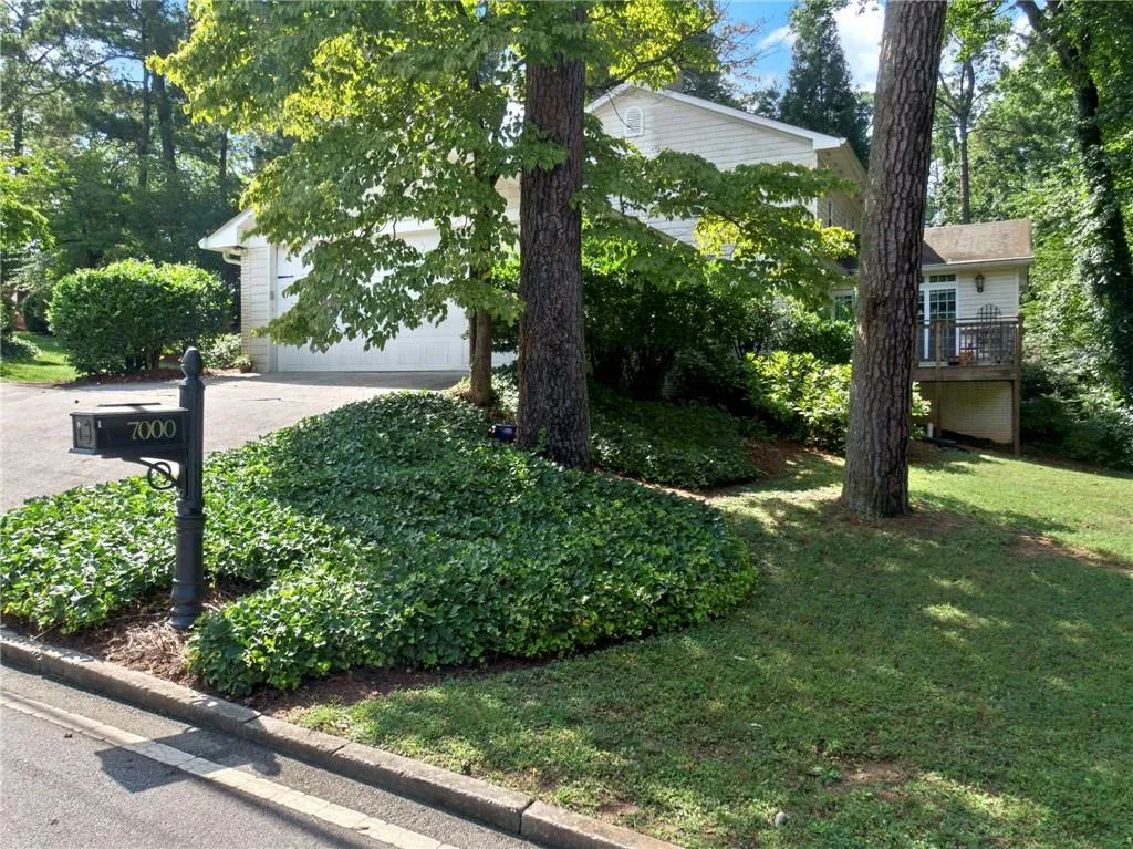 7000 Brandon Mill Road, Atlanta, Georgia 30328, 5 Bedrooms Bedrooms, ,4 BathroomsBathrooms,Residential,Sold,7000 Brandon Mill Road,6914970