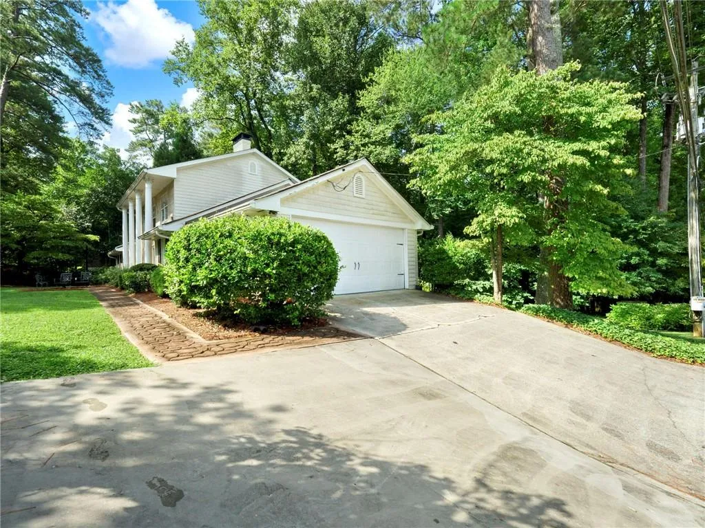 7000 Brandon Mill Road, Atlanta, Georgia 30328, 5 Bedrooms Bedrooms, ,4 BathroomsBathrooms,Residential,Sold,7000 Brandon Mill Road,6914970