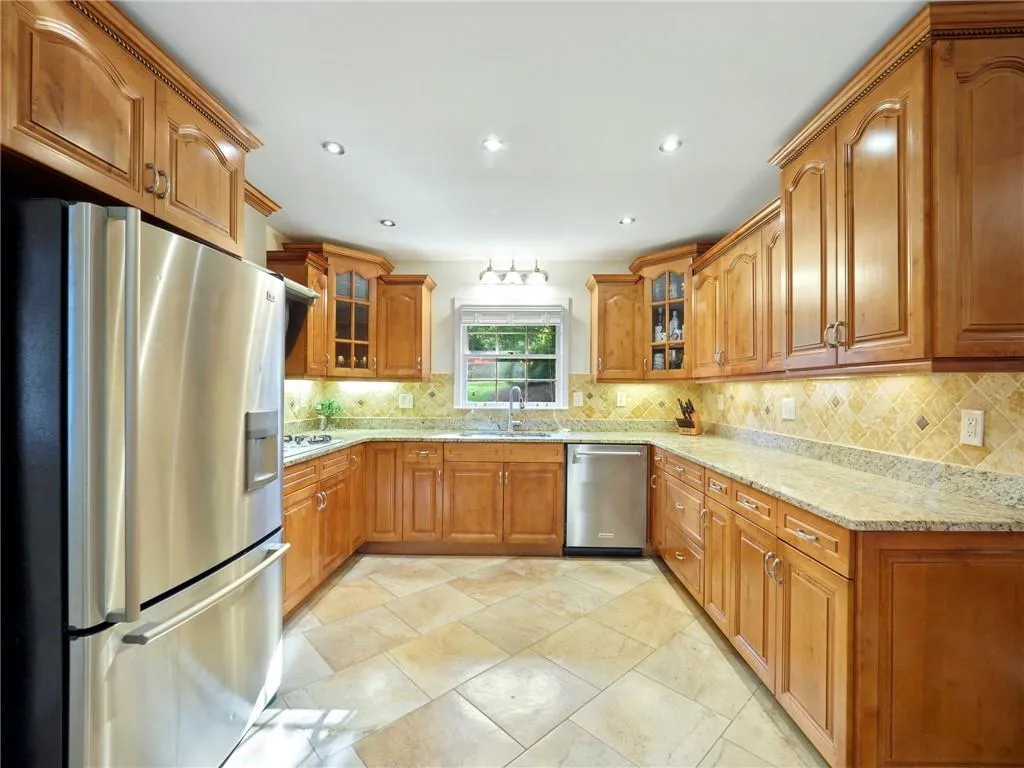 7000 Brandon Mill Road, Atlanta, Georgia 30328, 5 Bedrooms Bedrooms, ,4 BathroomsBathrooms,Residential,Sold,7000 Brandon Mill Road,6914970