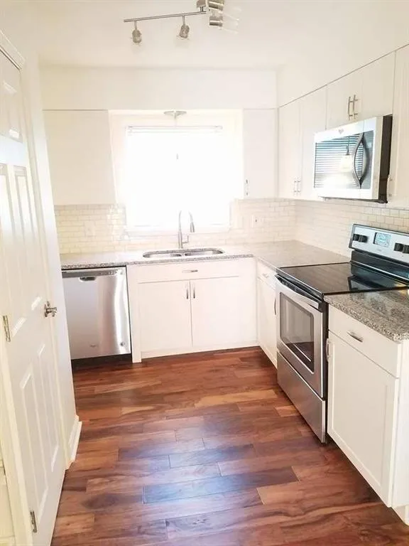 6700 Roswell Road Unit 30f, Sandy Springs, Georgia 30328, 2 Bedrooms Bedrooms, ,1 BathroomBathrooms,Residential,Sold,6700 Roswell Road Unit 30f,5828015