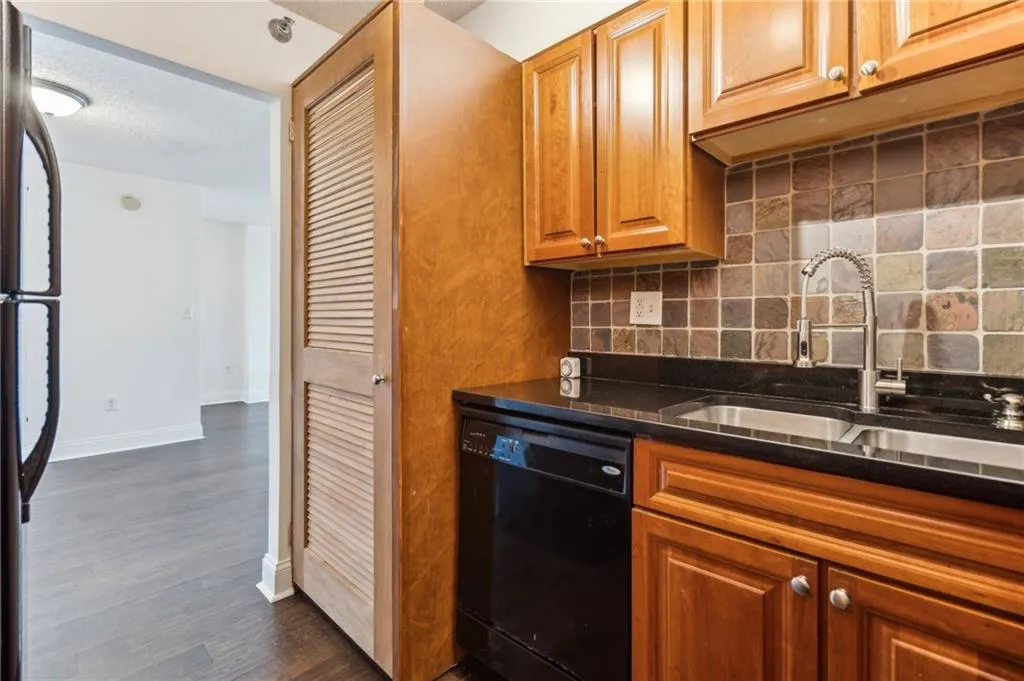 2479 Peachtree Road Ne Unit 1703, Atlanta, Georgia 30305, 1 Bedroom Bedrooms, ,1 BathroomBathrooms,Residential,For Sale,2479 Peachtree Road Ne Unit 1703,7644912