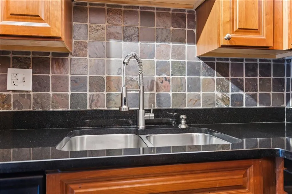 2479 Peachtree Road Ne Unit 1703, Atlanta, Georgia 30305, 1 Bedroom Bedrooms, ,1 BathroomBathrooms,Residential,For Sale,2479 Peachtree Road Ne Unit 1703,7644912