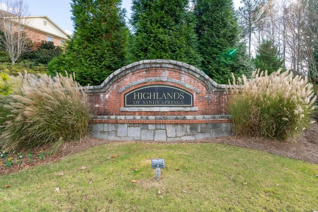 7465 Highland Bluff, Sandy Springs, Georgia 30328, 3 Bedrooms Bedrooms, ,3 BathroomsBathrooms,Residential,Sold,7465 Highland Bluff,6813374