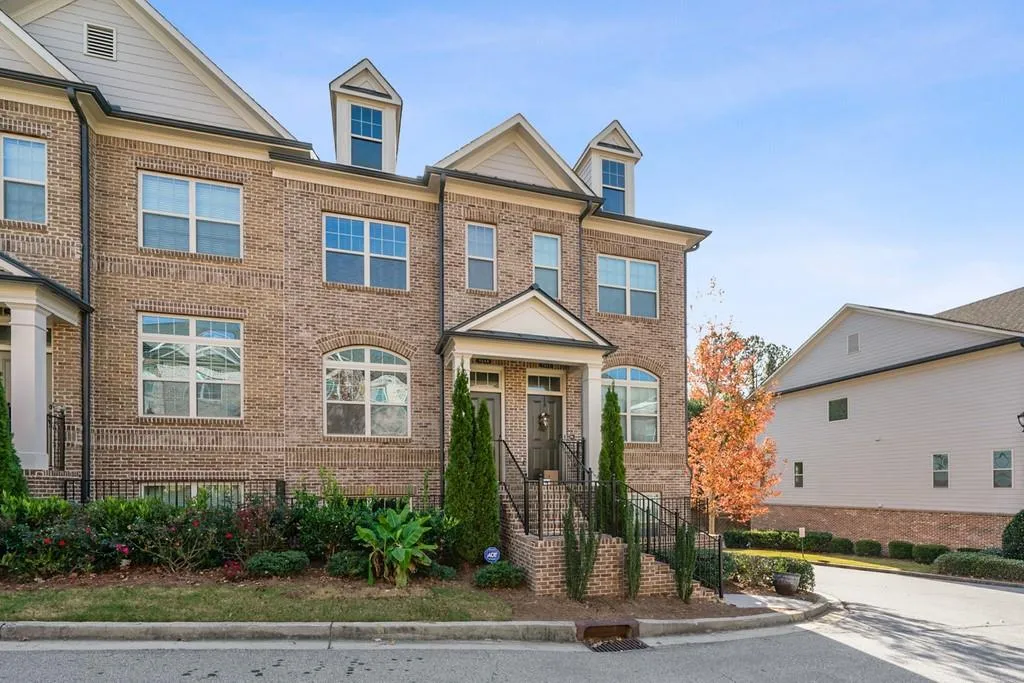 7465 Highland Bluff, Sandy Springs, Georgia 30328, 3 Bedrooms Bedrooms, ,3 BathroomsBathrooms,Residential,Sold,7465 Highland Bluff,6813374