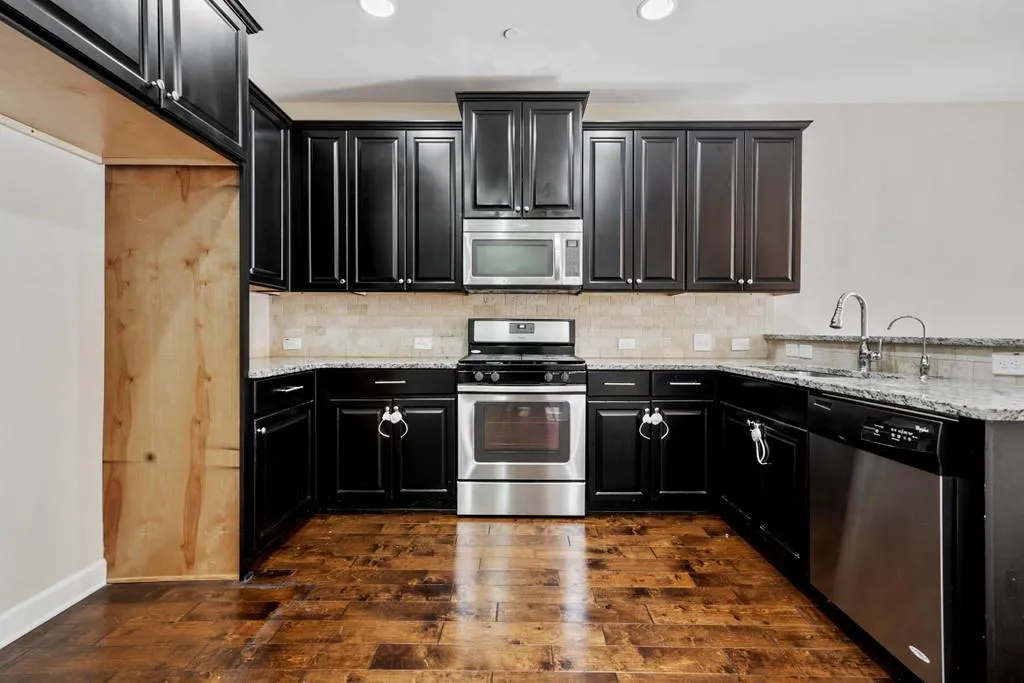 7465 Highland Bluff, Sandy Springs, Georgia 30328, 3 Bedrooms Bedrooms, ,3 BathroomsBathrooms,Residential,Sold,7465 Highland Bluff,6813374