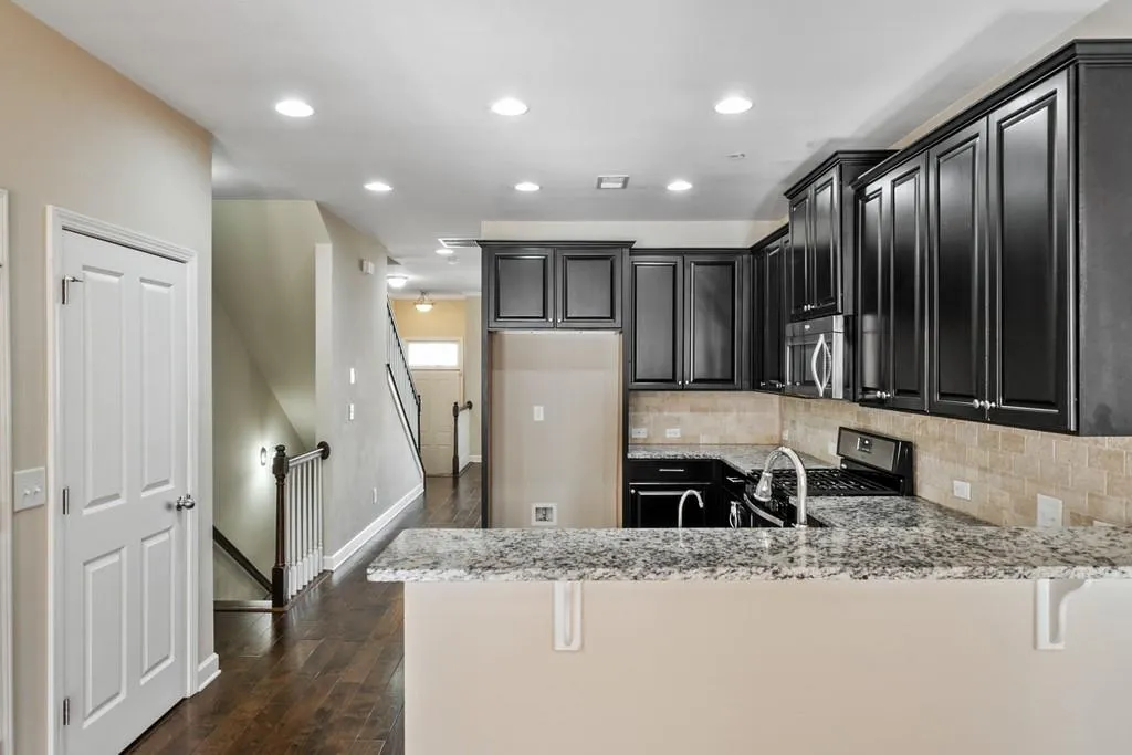 7465 Highland Bluff, Sandy Springs, Georgia 30328, 3 Bedrooms Bedrooms, ,3 BathroomsBathrooms,Residential,Sold,7465 Highland Bluff,6813374