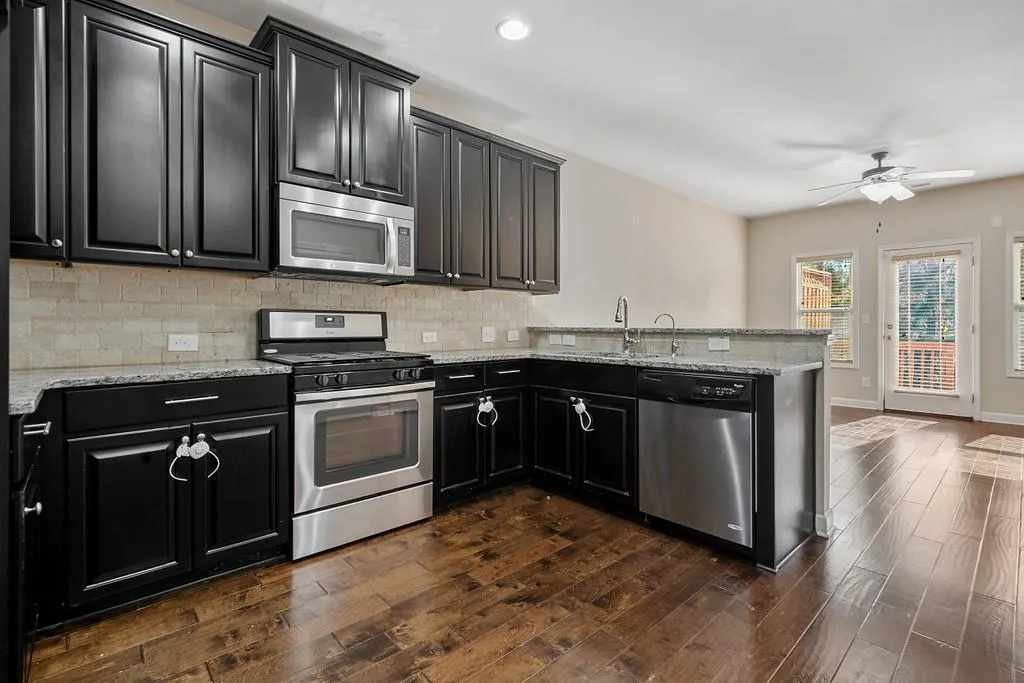 7465 Highland Bluff, Sandy Springs, Georgia 30328, 3 Bedrooms Bedrooms, ,3 BathroomsBathrooms,Residential,Sold,7465 Highland Bluff,6813374