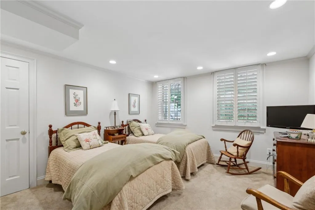 Terrace level bedroom