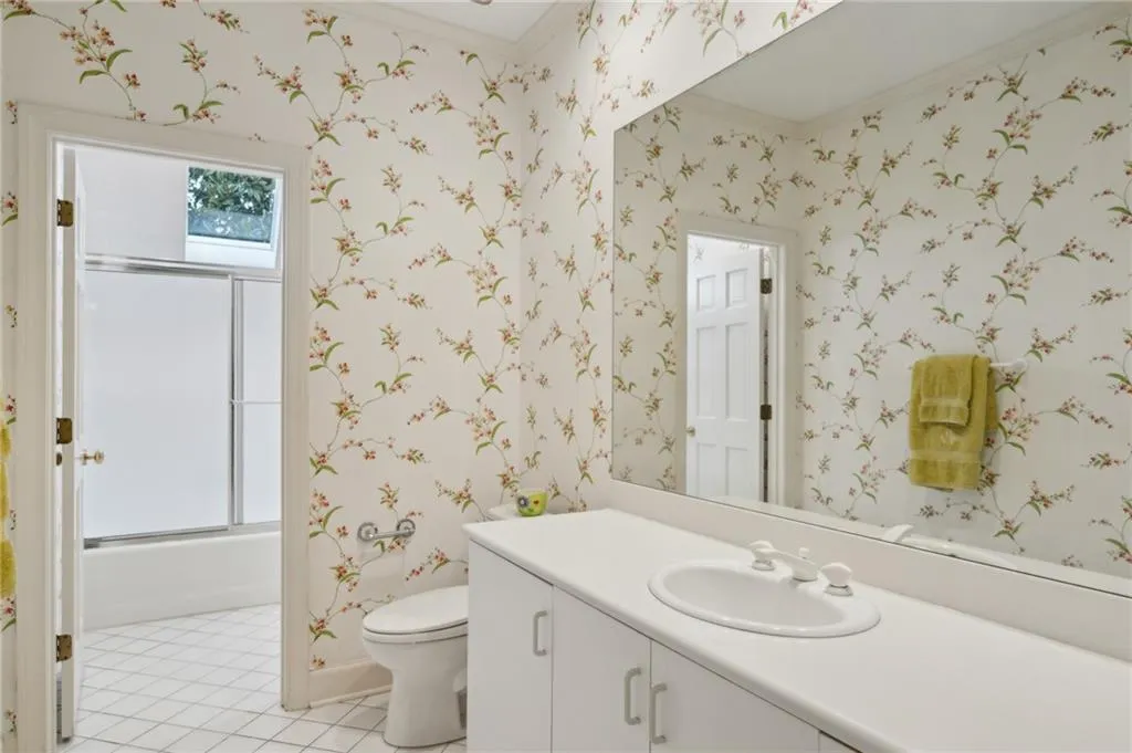 Jack & Jill Bath with easy ability to separate into 2 separate baths