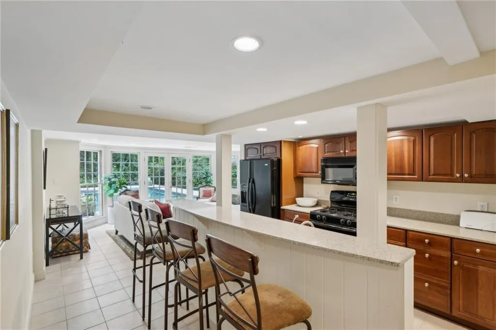 Full kitchen on the terrace level