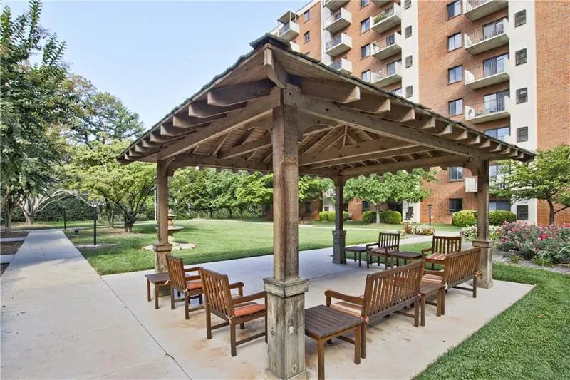 300 Johnson Ferry Road Ne Unit A604, Sandy Springs, Georgia 30328, 2 Bedrooms Bedrooms, ,2 BathroomsBathrooms,Residential,Sold,300 Johnson Ferry Road Ne Unit A604,6618286