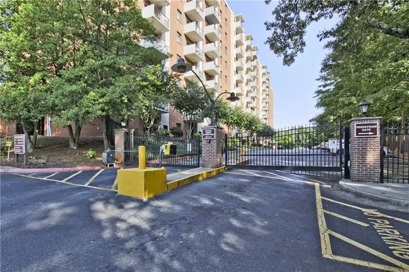 300 Johnson Ferry Road Ne Unit A604, Sandy Springs, Georgia 30328, 2 Bedrooms Bedrooms, ,2 BathroomsBathrooms,Residential,Sold,300 Johnson Ferry Road Ne Unit A604,6618286